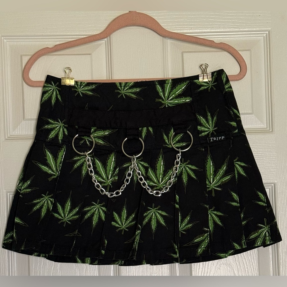 Tripp NYC Black Mini Skirt with Green Leaf Print & Silver Chains